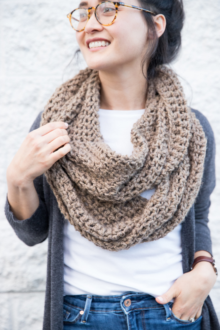 Crochet Basics: How to Double Crochet and Make a Scarf // www.deliacreates.com