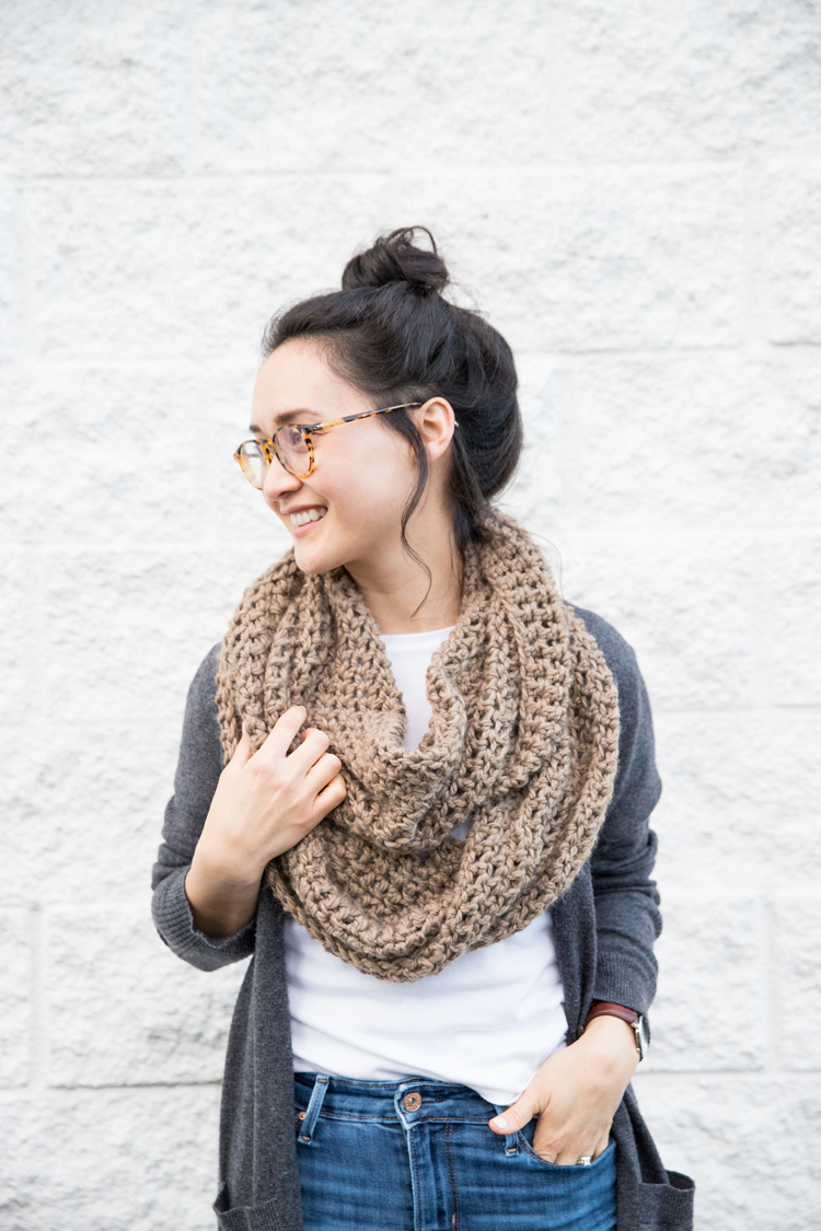 Crochet Basics: How to Double Crochet and Make a Scarf // www.deliacreates.com