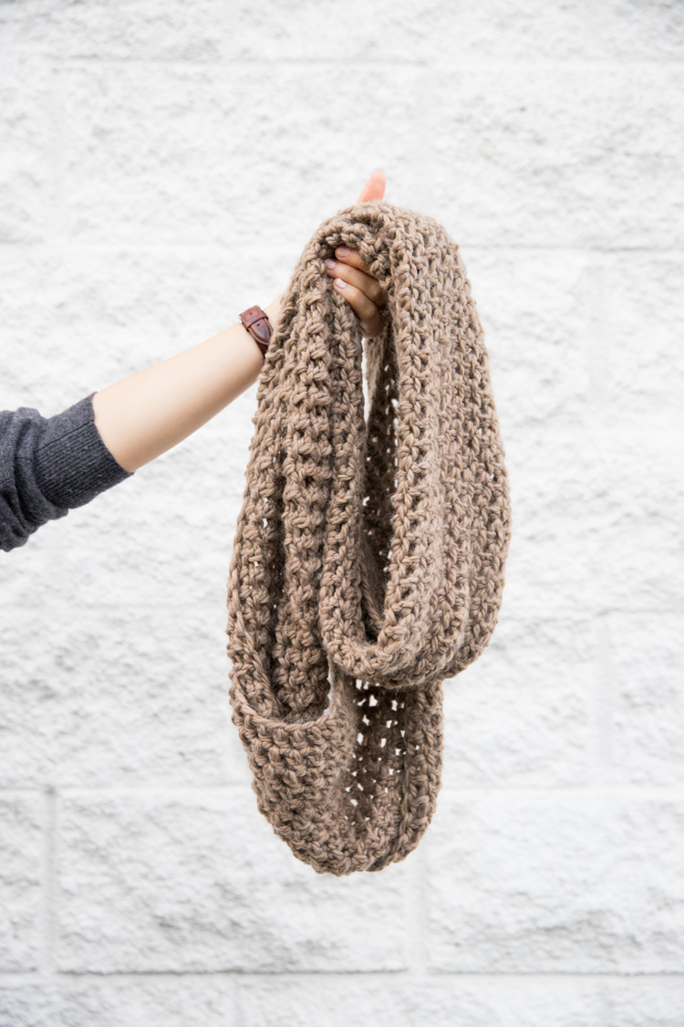 Crochet Basics: How to Double Crochet and Make a Scarf // www.deliacreates.com