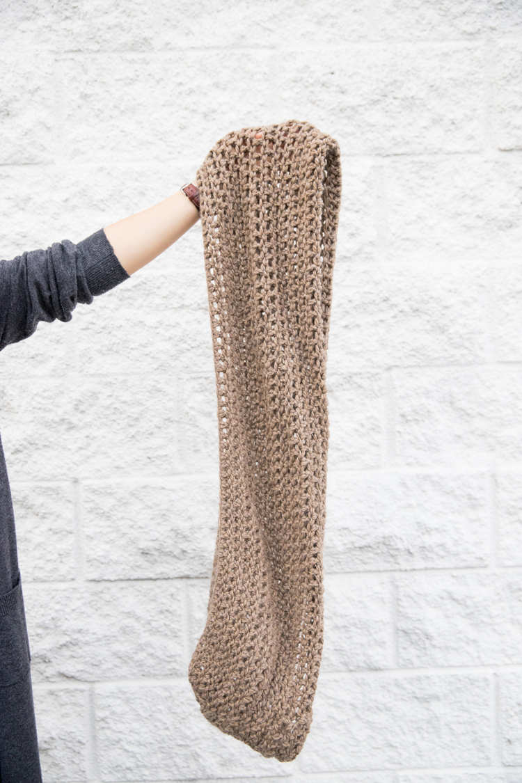 Crochet Basics: How to Double Crochet and Make a Scarf // www.deliacreates.com