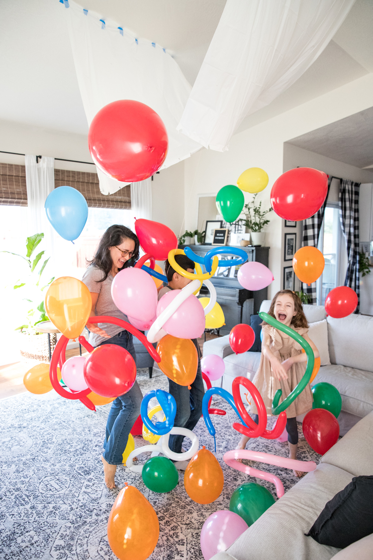 7 Easy ways to make New Year's Eve fun for kids and families! // Set up a balloon drop! // www.deliacreates.com