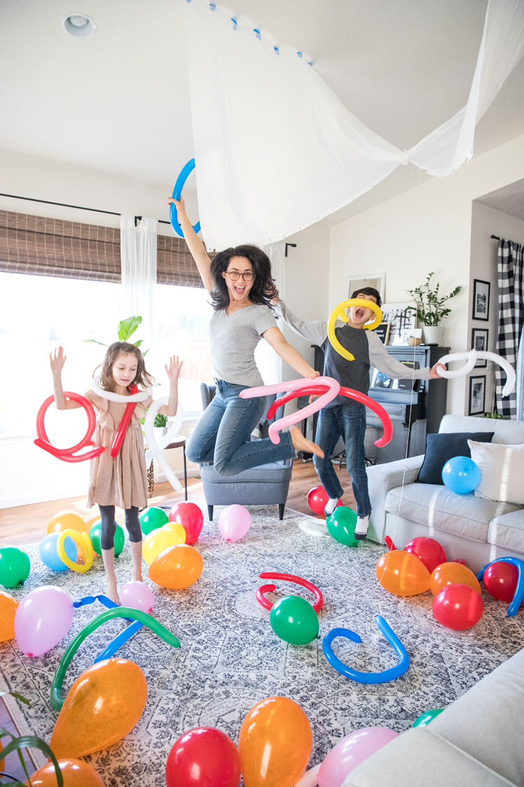 7 Easy ways to make New Year's Eve fun for kids and families! // Set up a balloon drop! // www.deliacreates.com