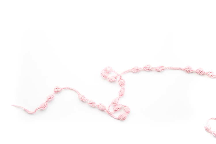 Bubble Puff Crochet Garland - Video Tutorial // www.deliacreates.com