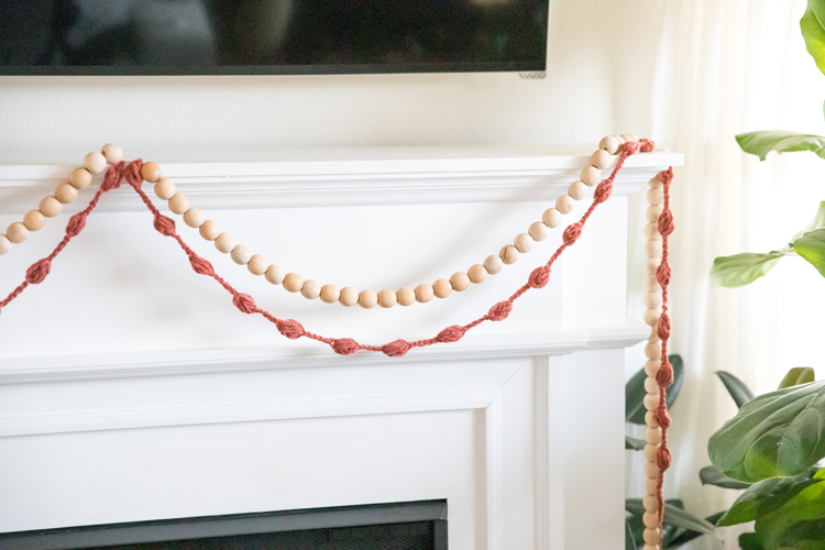 Bubble Puff Crochet Garland - Video Tutorial // www.deliacreates.com