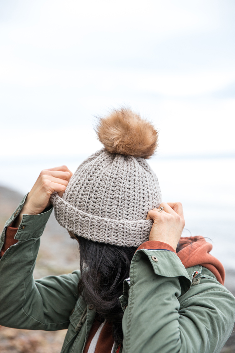 Crochet Basics: How to Half Double Crochet + Make a Hat! ...EASY tutorial// www.deliacreates.com