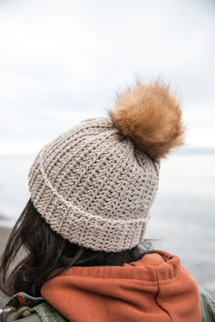 Crochet Basics: How to Half Double Crochet + Make a Hat! ...EASY tutorial// www.deliacreates.com