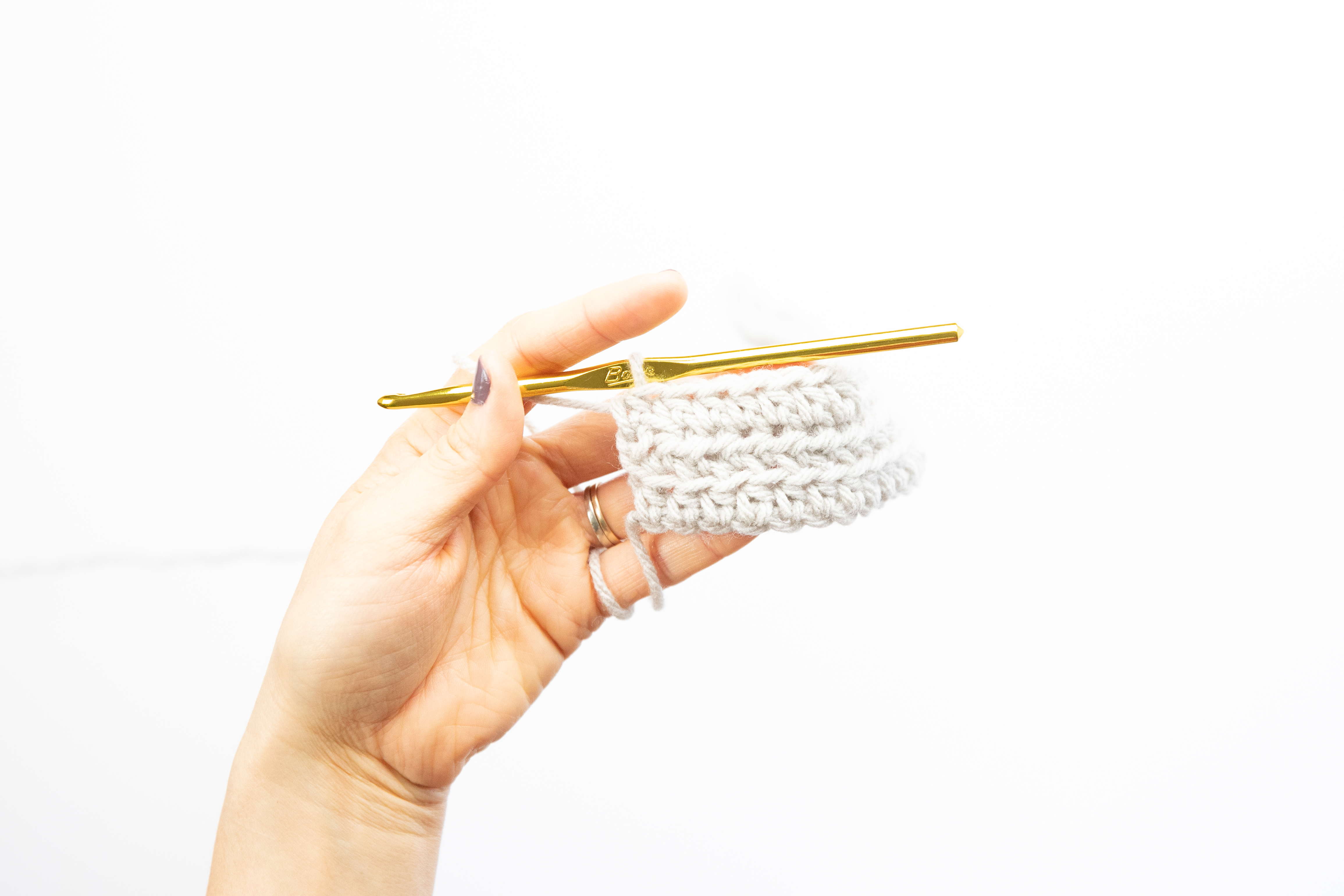 Crochet Basics: How to Half Double Crochet + Make a Hat! ...EASY tutorial// www.deliacreates.com