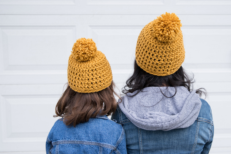 Crochet Basics: How to Crochet in the Round and Make a Beanie // great video tutorials for ABSOLUTE beginners // www.deliacreates.com