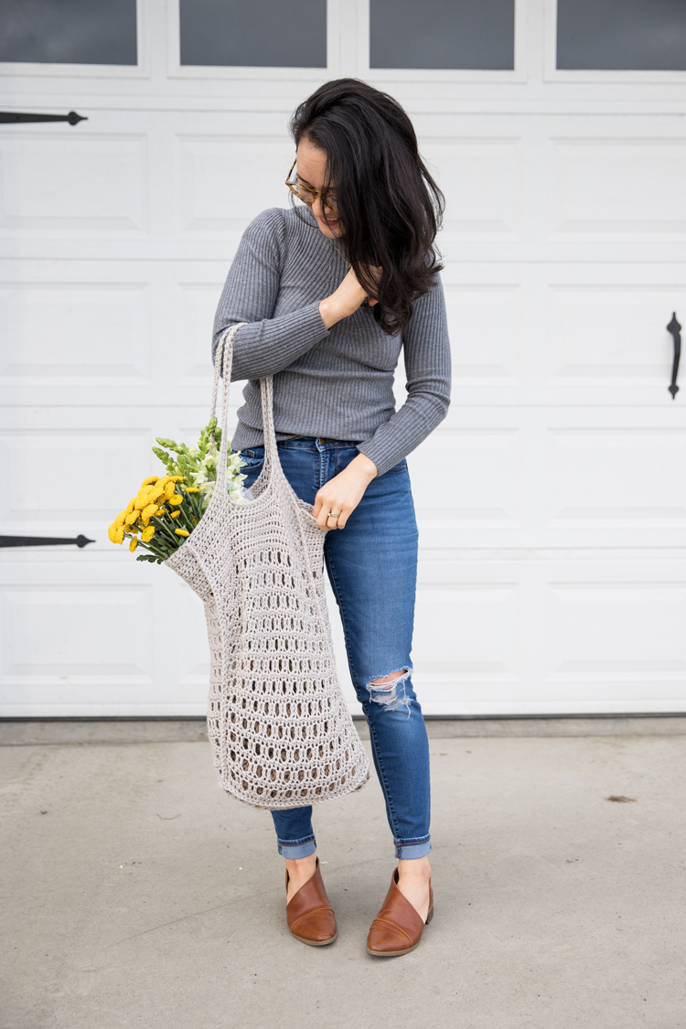 Crochet Mesh Bag - free pattern! // www.deliacreates.com