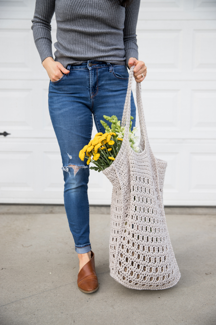 Crochet Mesh Bag - free pattern! // www.deliacreates.com