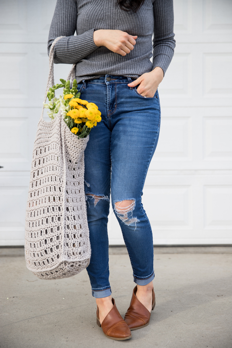 Crochet Mesh Bag - free pattern! // www.deliacreates.com