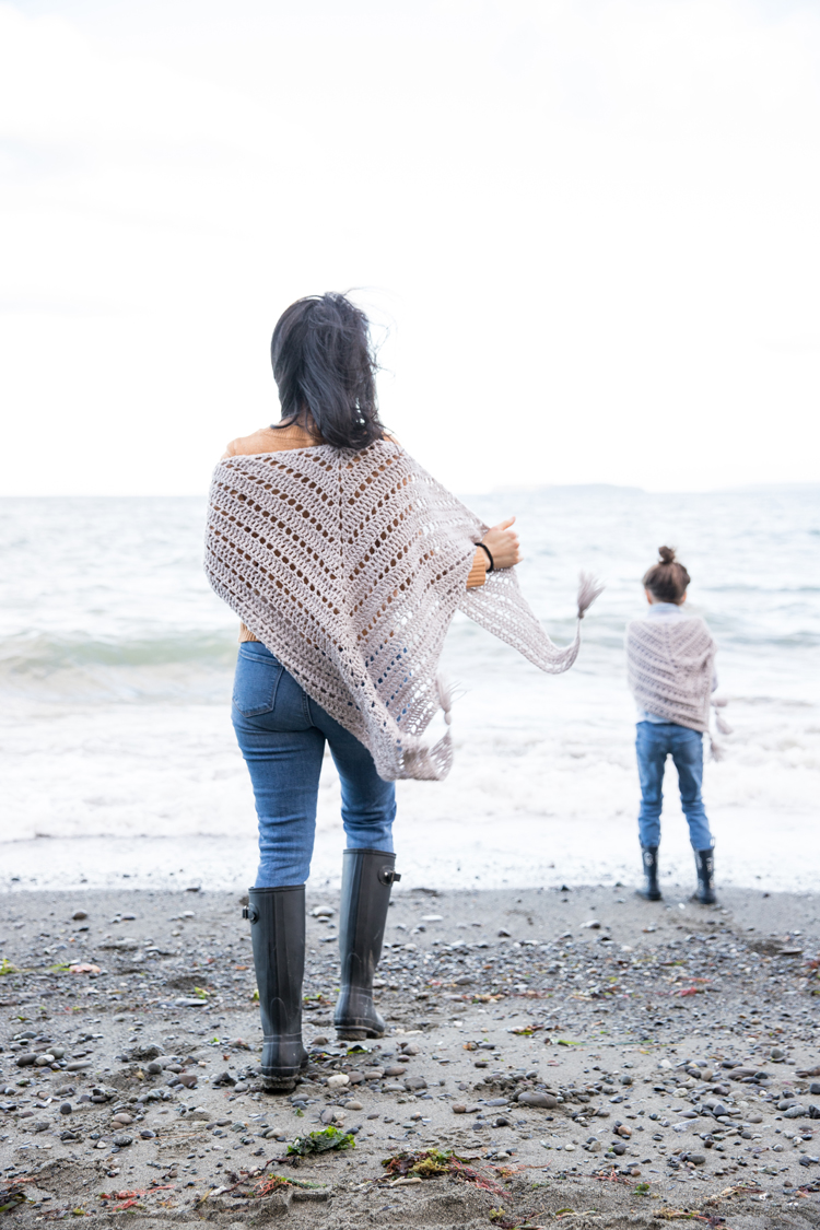 Crochet Triangle Shawl Free Pattern + Video // make a shawl scarf in ANY size from the same pattern //www.deliacreates.com