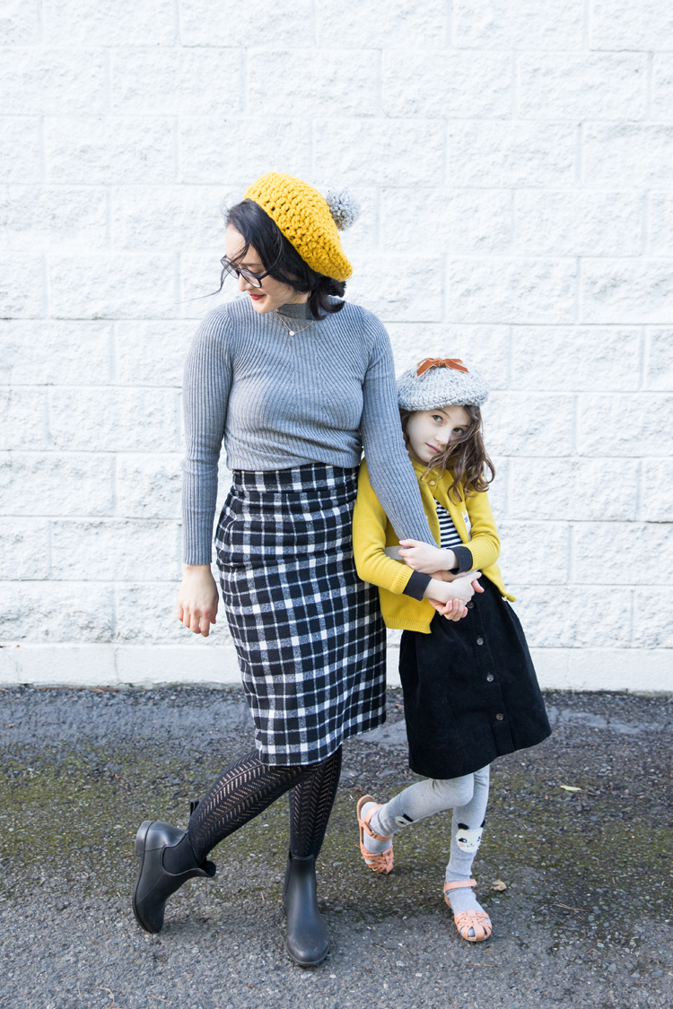 Crochet Basics: Free Beret Pattern! // video tutorial on how to crochet in the round - great for beginners! // www.deliacreates.com