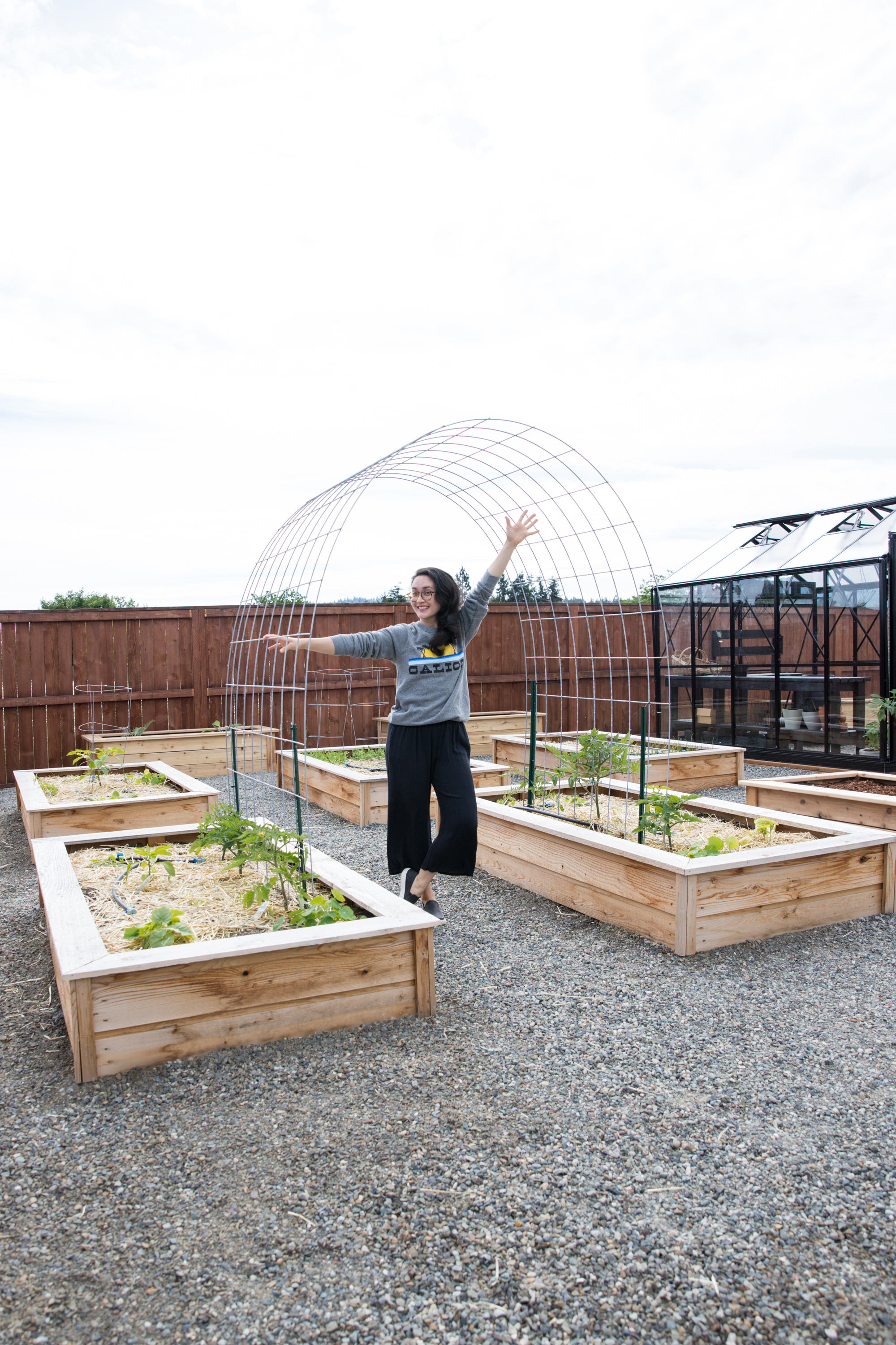 Raised Bed Garden Arch Trellis - Easy Step by step Tutorial // www.deliacreates.com