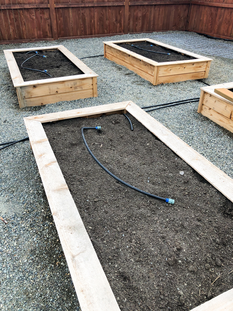 How to save money on soil for your raised beds // www.deliacreates.com