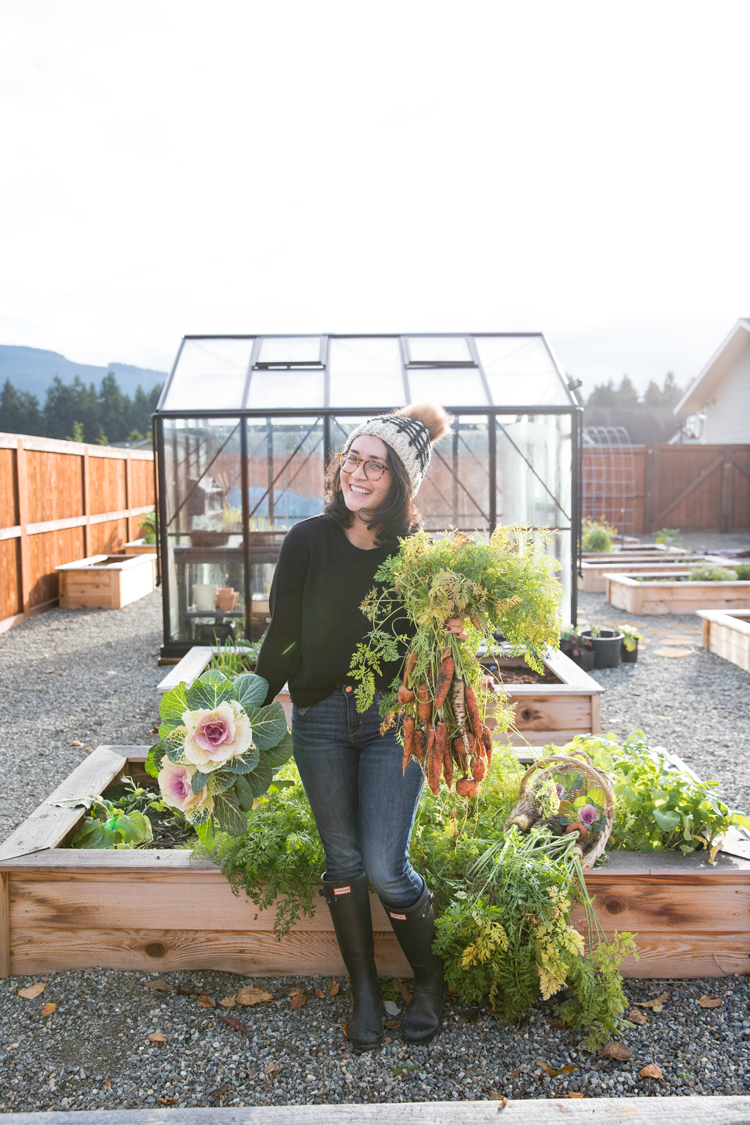 Overwintering Carrots // www.deliacreates.com