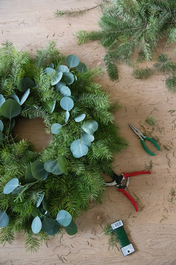 Easy Evergreen Wreath Video Tutorial // www.deliacreates.com