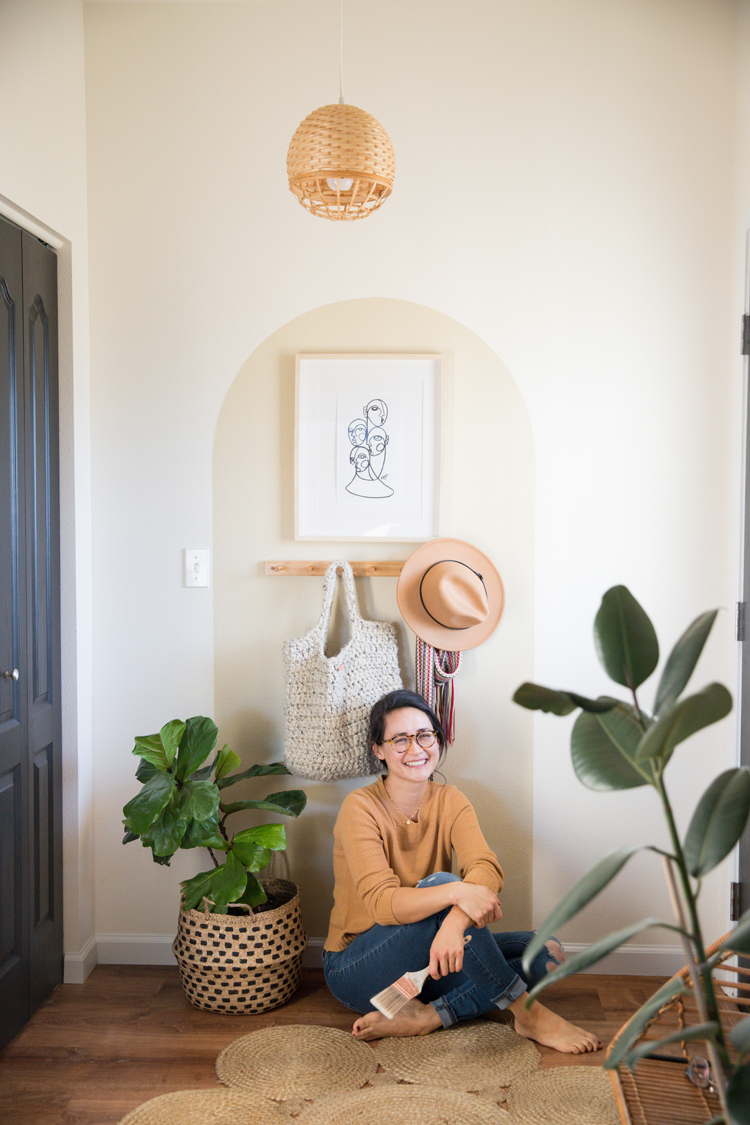 Simple Entryway Makeover // www.deliacreates.com