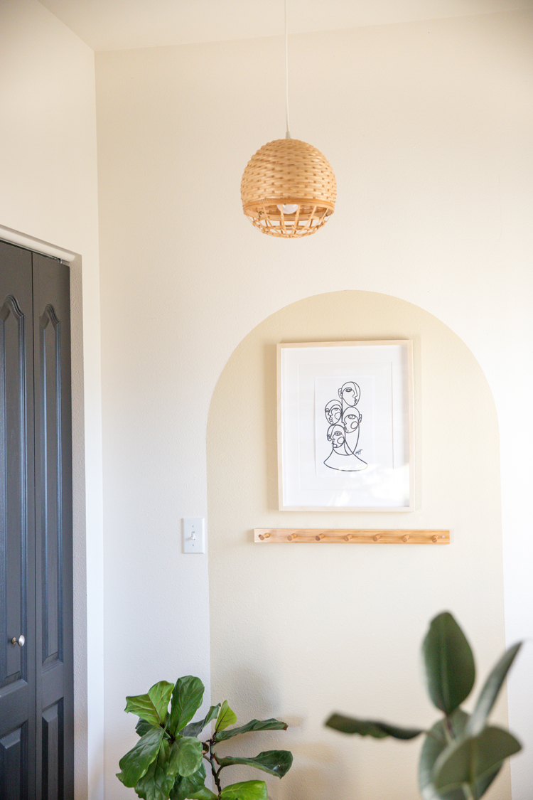 Simple Entryway Makeover // www.deliacreates.com