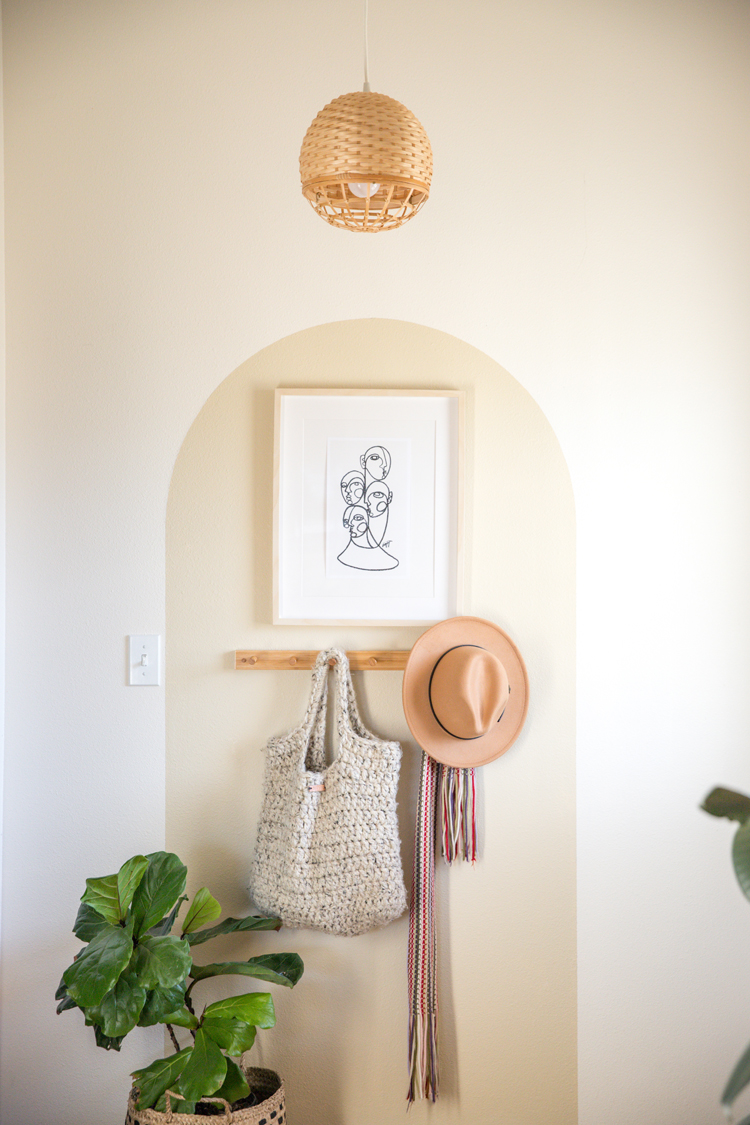 Simple Entryway Makeover // www.deliacreates.com