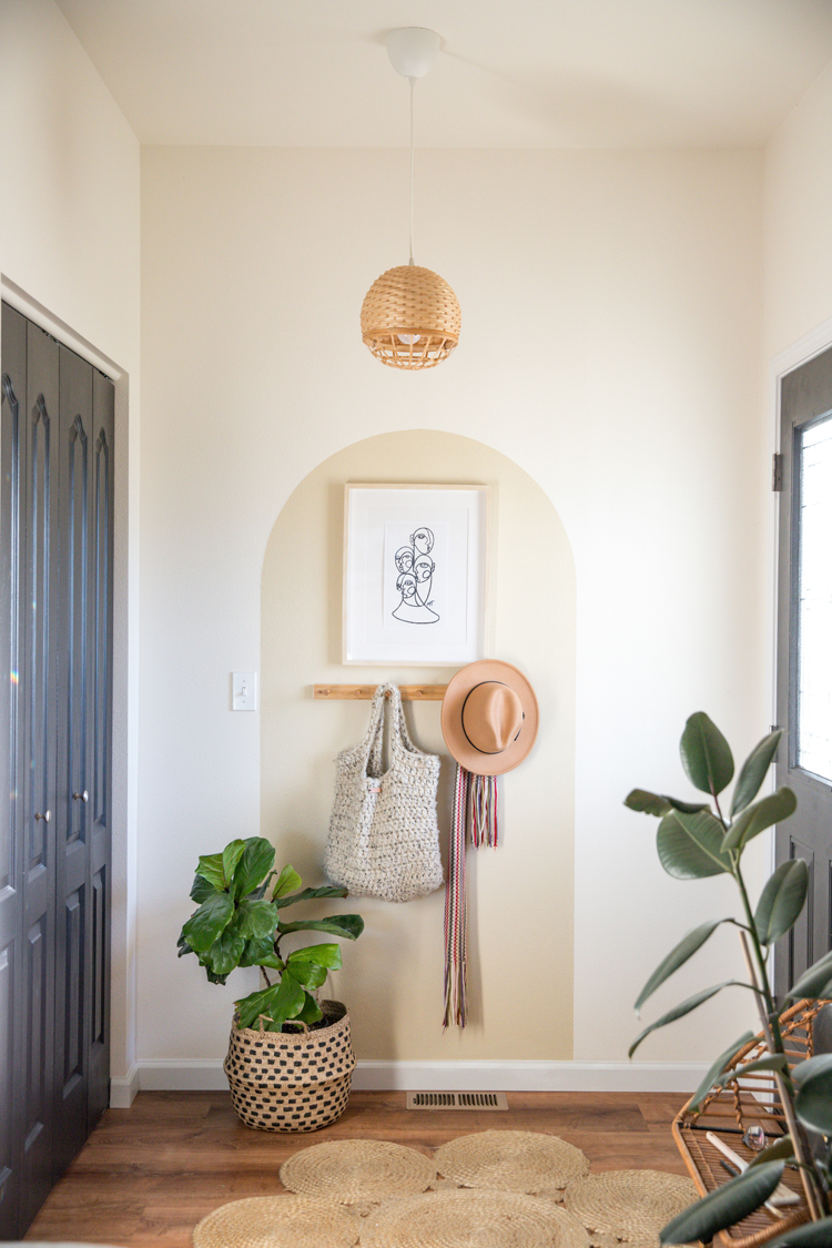 Simple Entryway Makeover // www.deliacreates.com