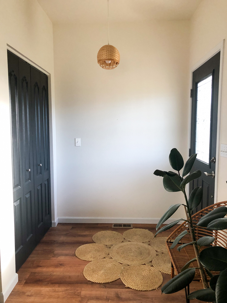 Simple Entryway Makeover // www.deliacreates.com