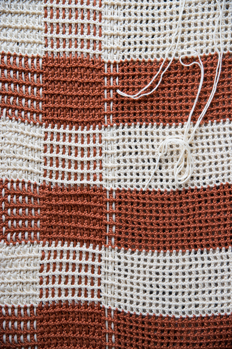 Crochet Gingham Throw Blanket - Free Pattern // www.deliacreates.com