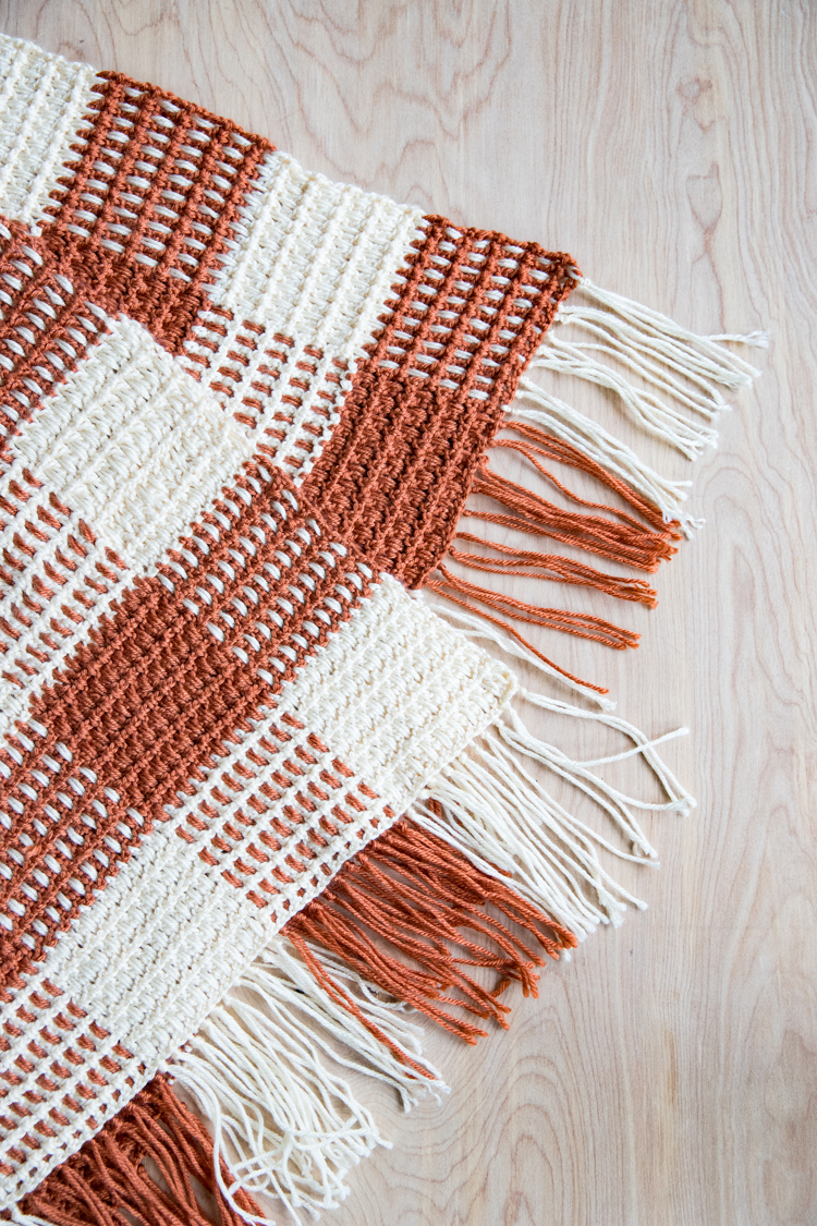 Crochet Gingham Throw Blanket - Free Pattern // www.deliacreates.com