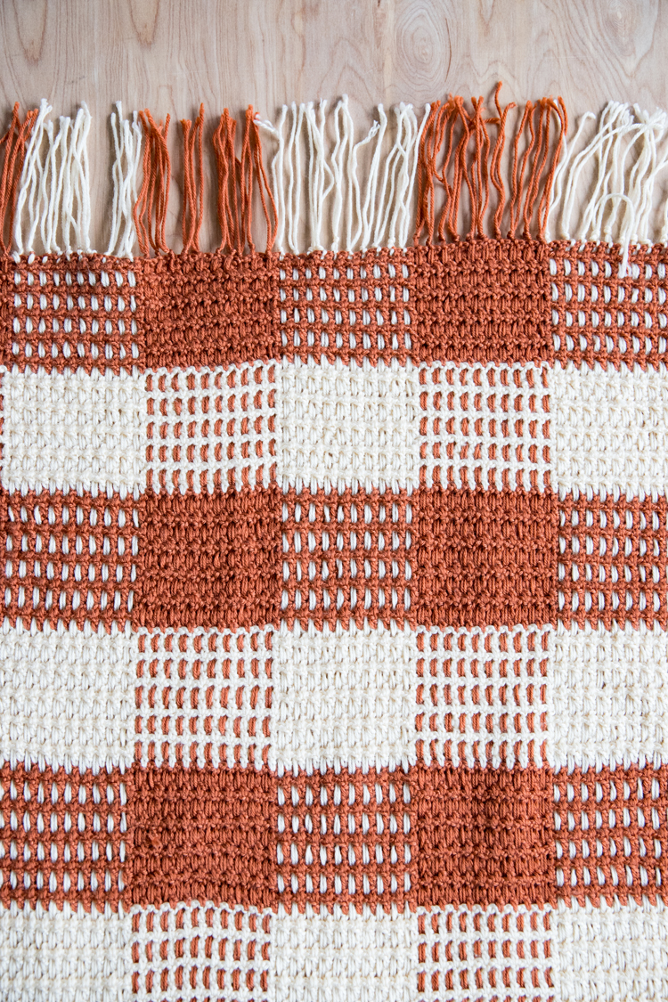 Crochet Gingham Throw Blanket - Free Pattern // www.deliacreates.com