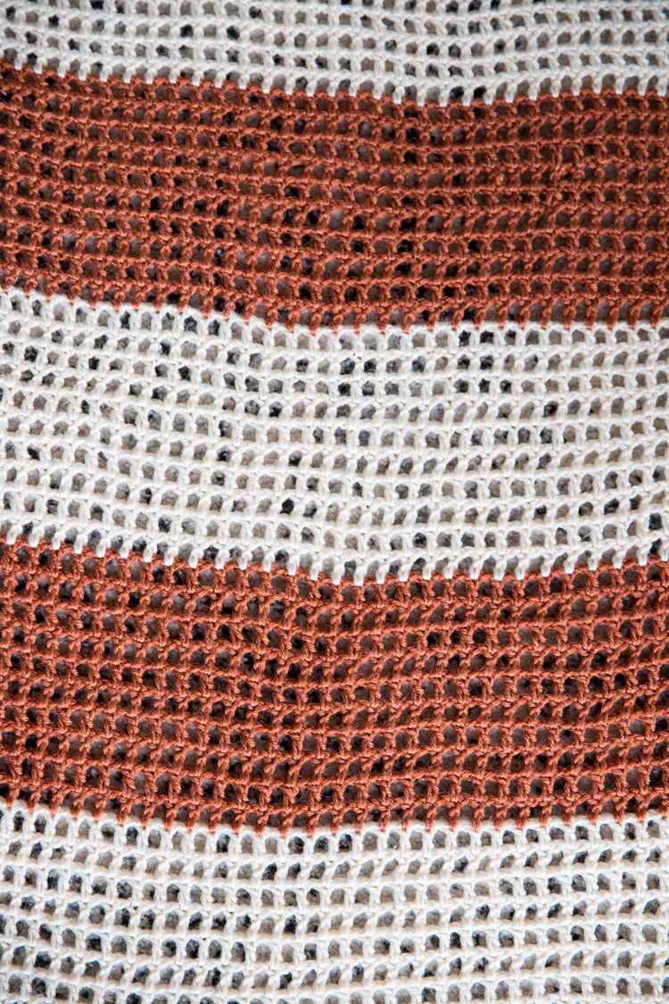 Crochet Gingham Throw Blanket - Free Pattern // www.deliacreates.com