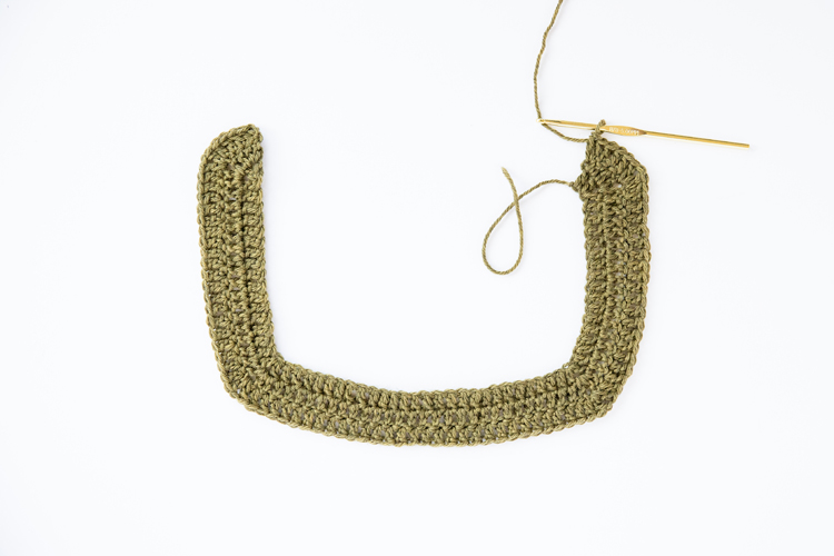 Simple Raglan Cardigan - Free Crochet Pattern // www.deliacreates.com