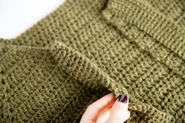 Simple Raglan Cardigan – Free Crochet Pattern