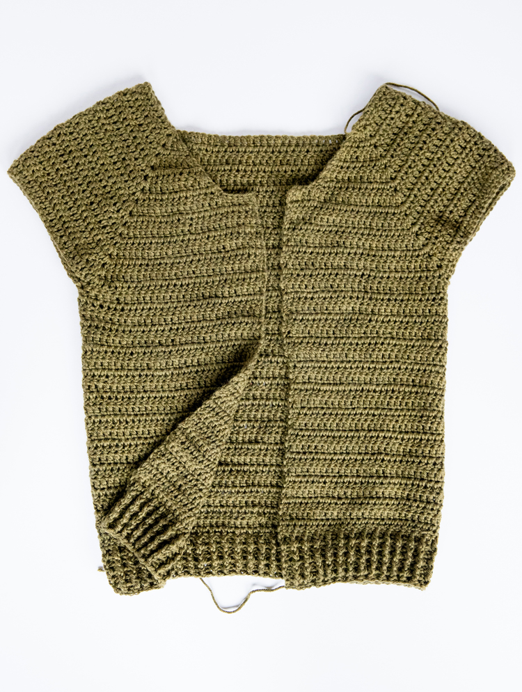 Simple Raglan Cardigan – Free Crochet Pattern