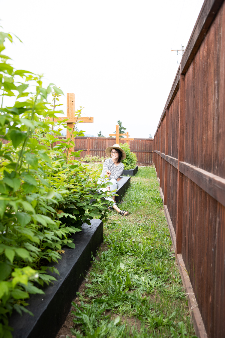DIY Cement Garden Beds // www.deliacreates.com