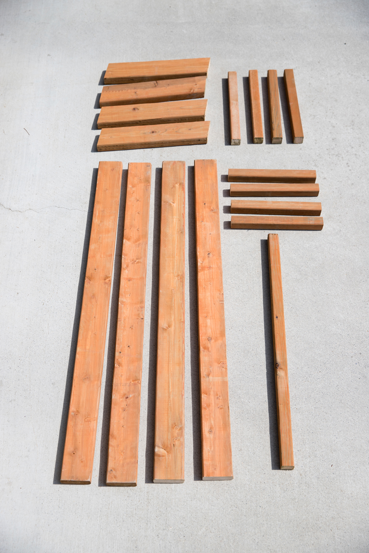 Easy Garden Bench Video Tutorial // www.deliacreates.com