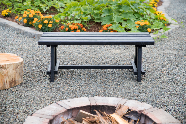 Easy Garden Bench Video Tutorial // www.deliacreates.com
