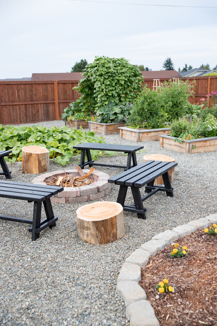 Easy Garden Bench Video Tutorial // www.deliacreates.com