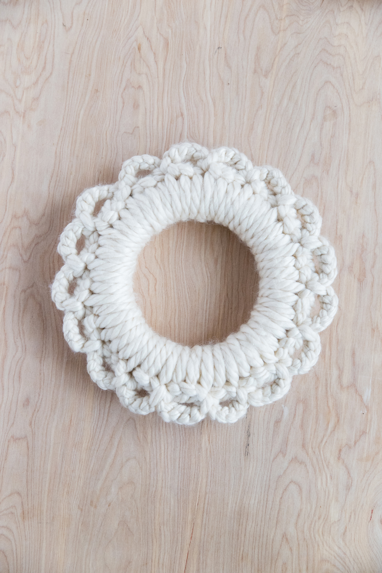 Easy Crochet Wreath Tutorial // www.deliacreates.com