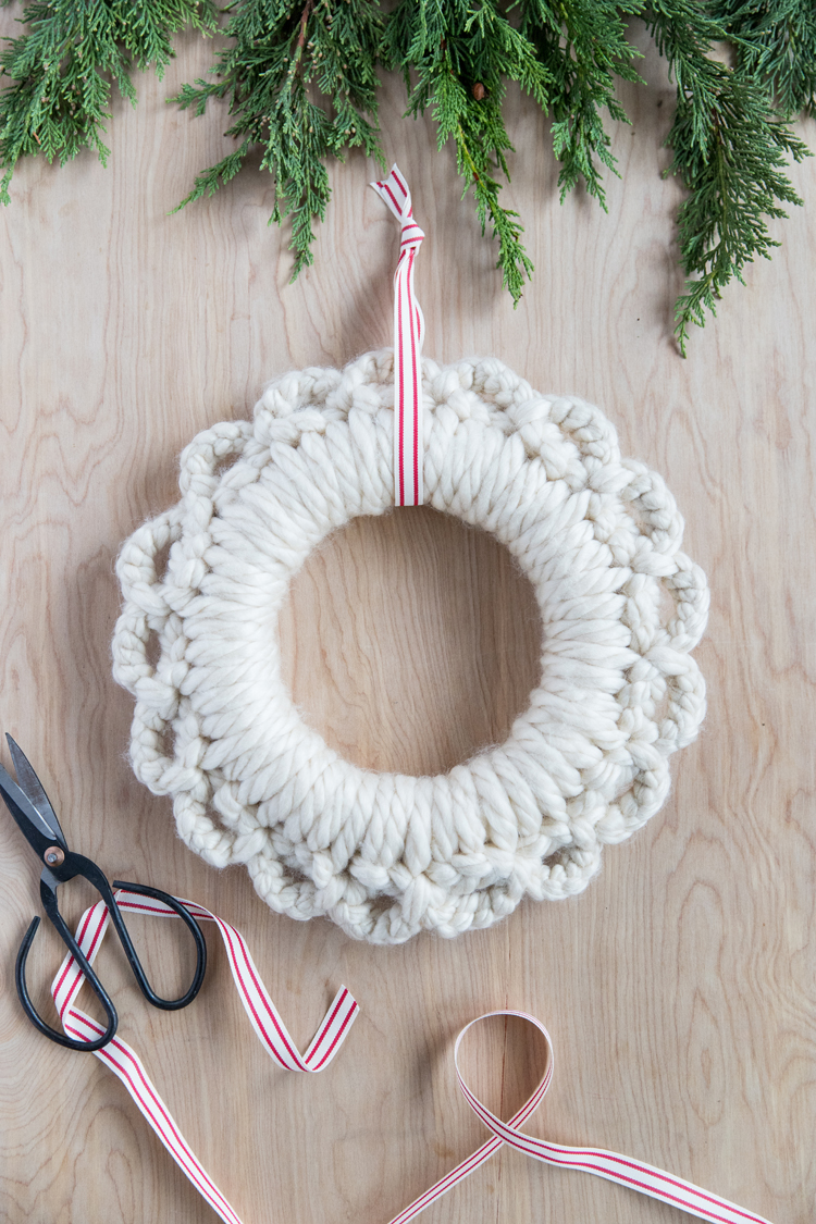 Easy Crochet Wreath Tutorial // www.deliacreates.com