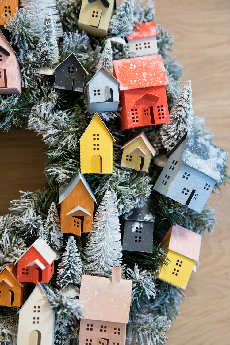 DIY Paper Village Wreath // free cut files and printable templates! //www.deliacreates.com