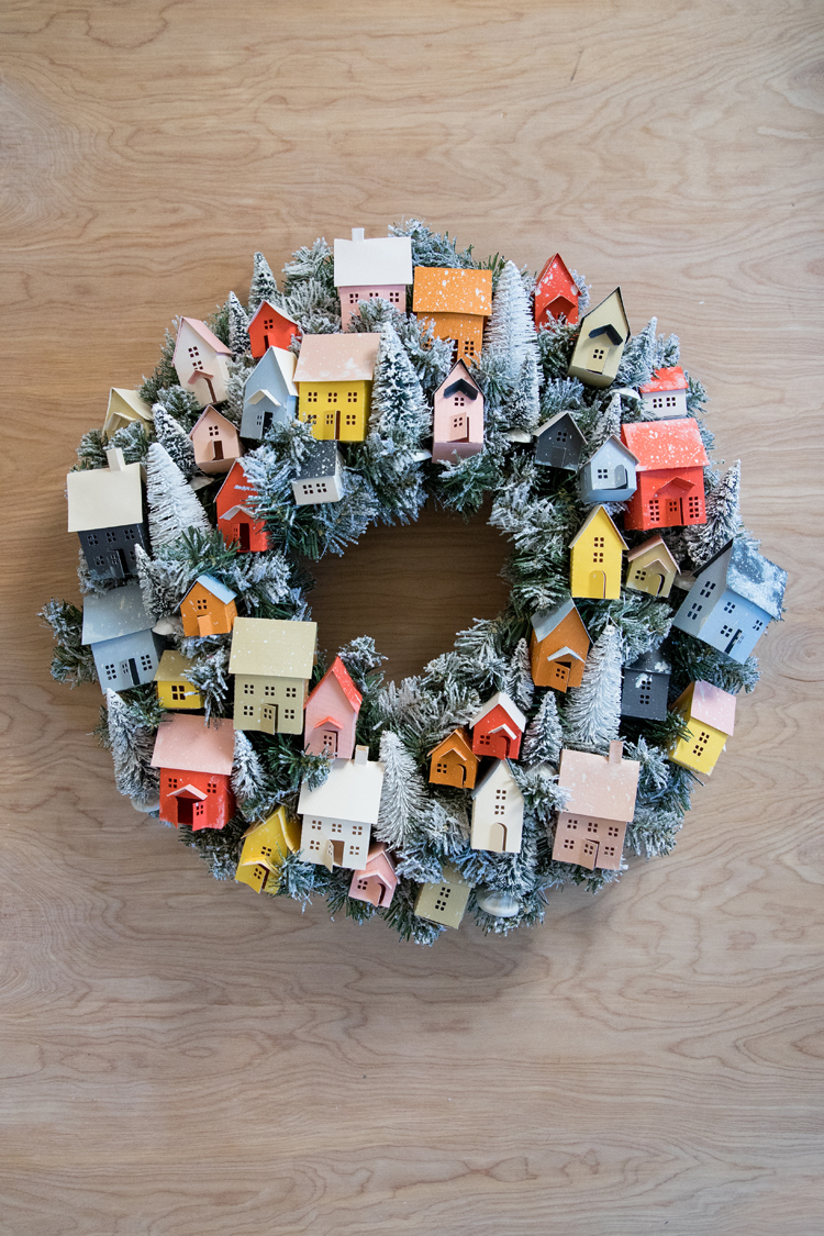 DIY Paper Village Wreath // free cut files and printable templates! //www.deliacreates.com