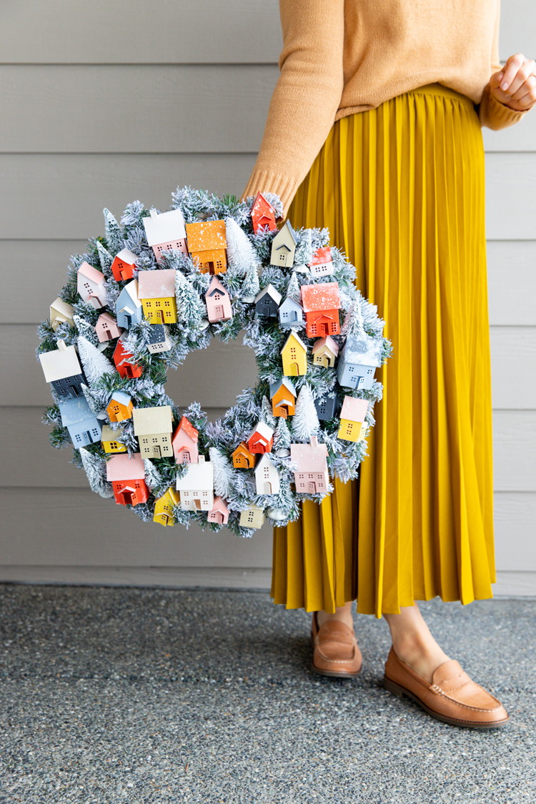 DIY Paper Village Wreath // free cut files and printable templates! //www.deliacreates.com