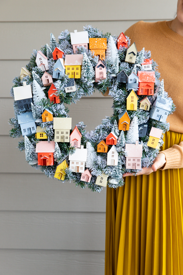 DIY Paper Village Wreath // free cut files and printable templates! //www.deliacreates.com