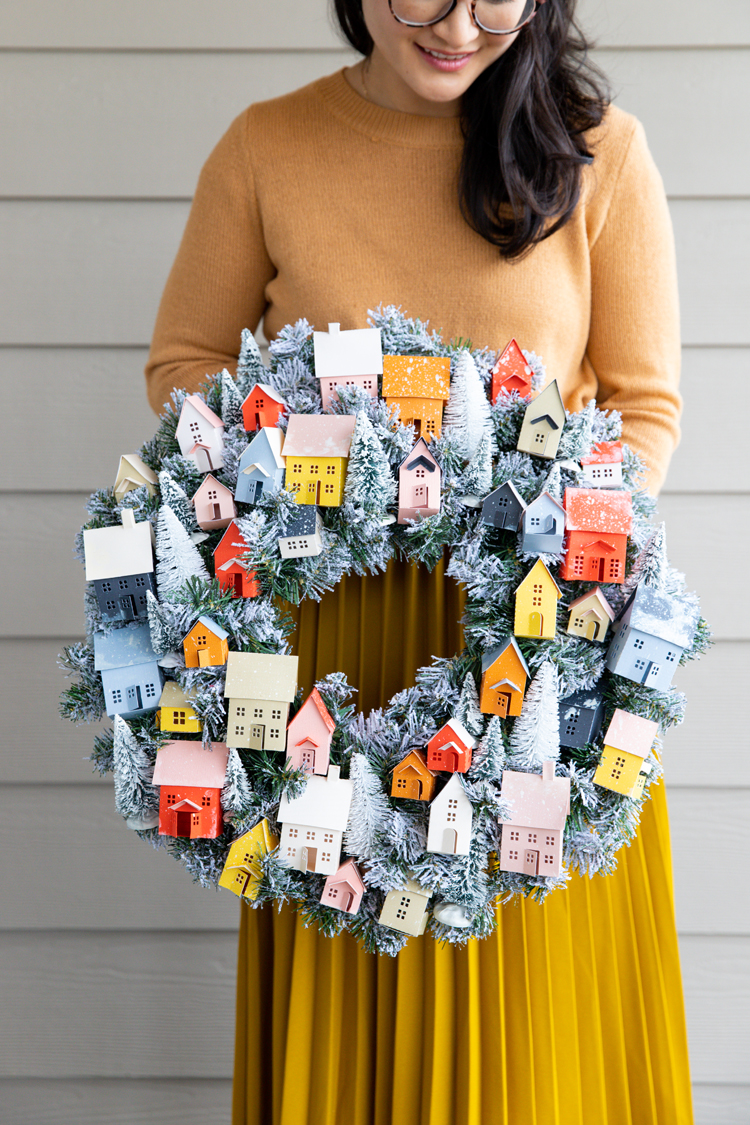 DIY Paper Village Wreath // free cut files and printable templates! //www.deliacreates.com