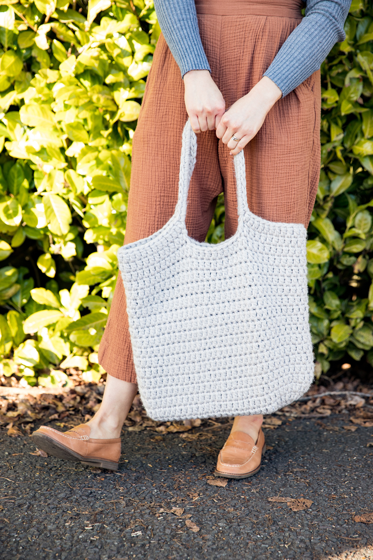 Free Market Tote Bag Pattern + Finger Crochet Video Tutorial