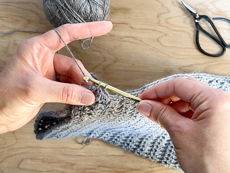 Easy Rectangle Cardigan - Free Crochet Pattern sizes xxs-xxl // www.deliacreates.com