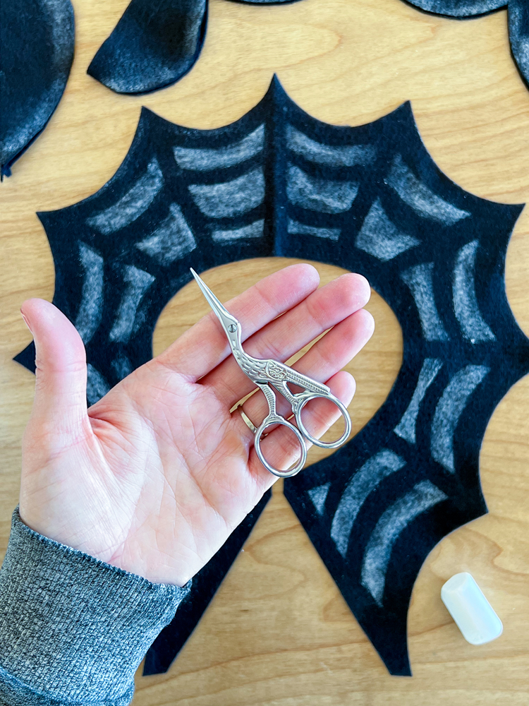 Felt Spiderweb Collar - free pattern // www.deliacreates.com