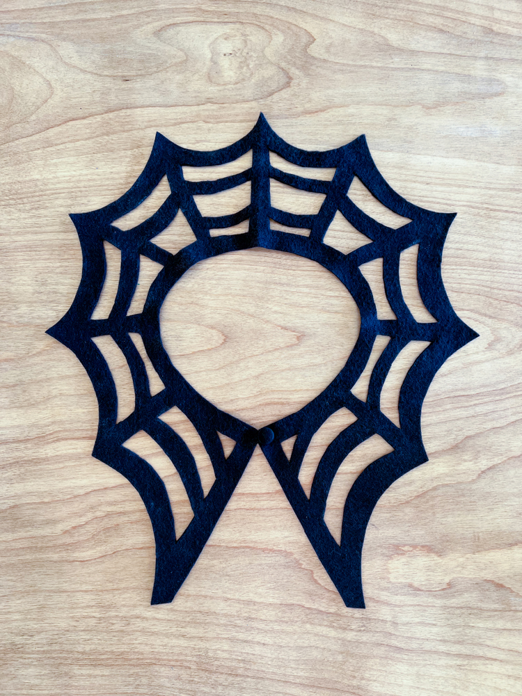 Felt Spiderweb Collar - free pattern // www.deliacreates.com