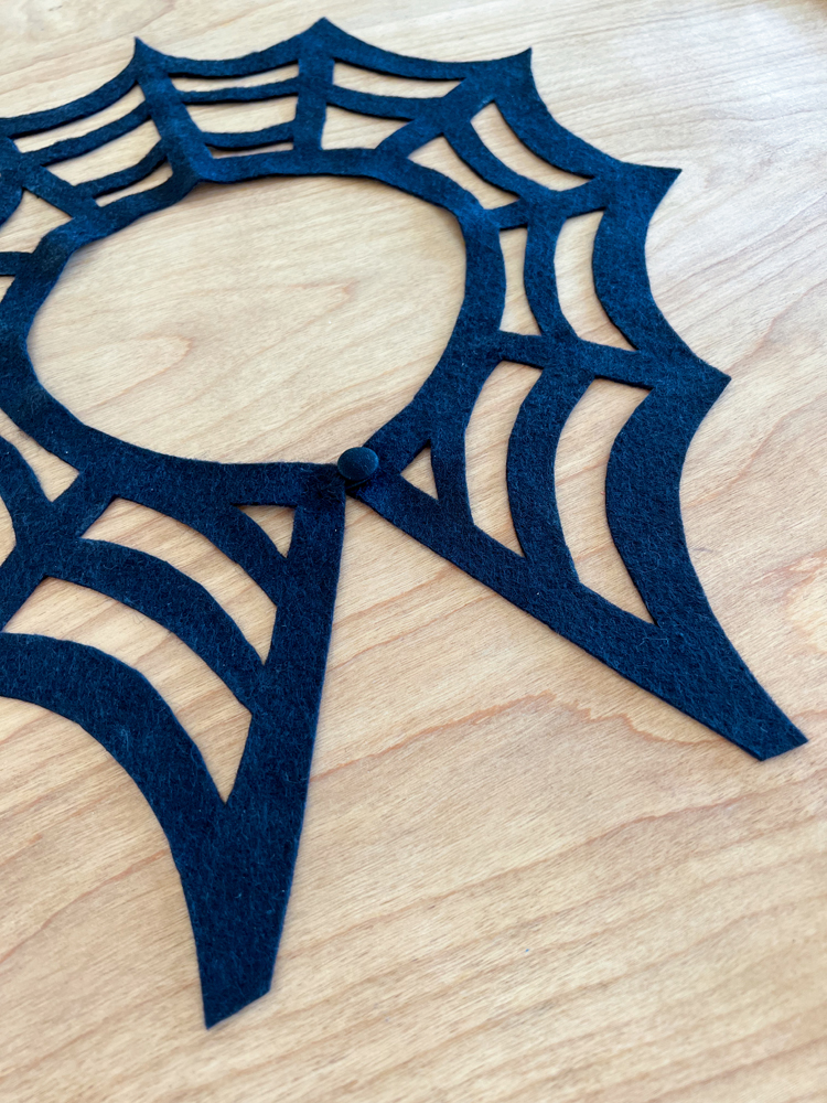 Felt Spiderweb Collar - free pattern // www.deliacreates.com