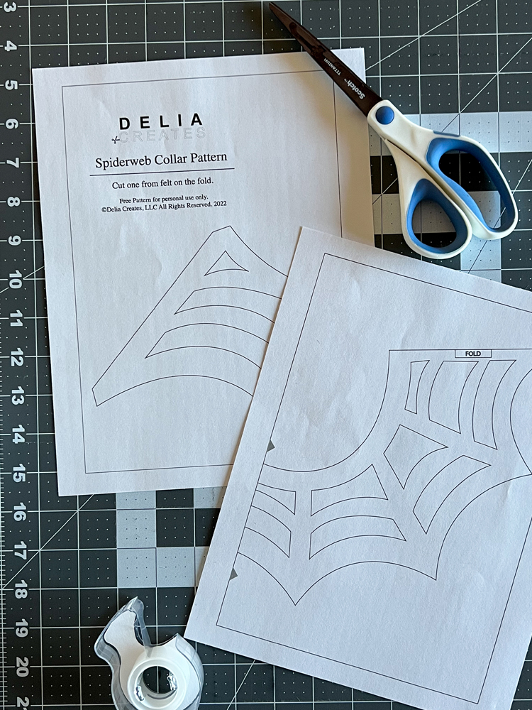 Felt Spiderweb Collar - free pattern // www.deliacreates.com